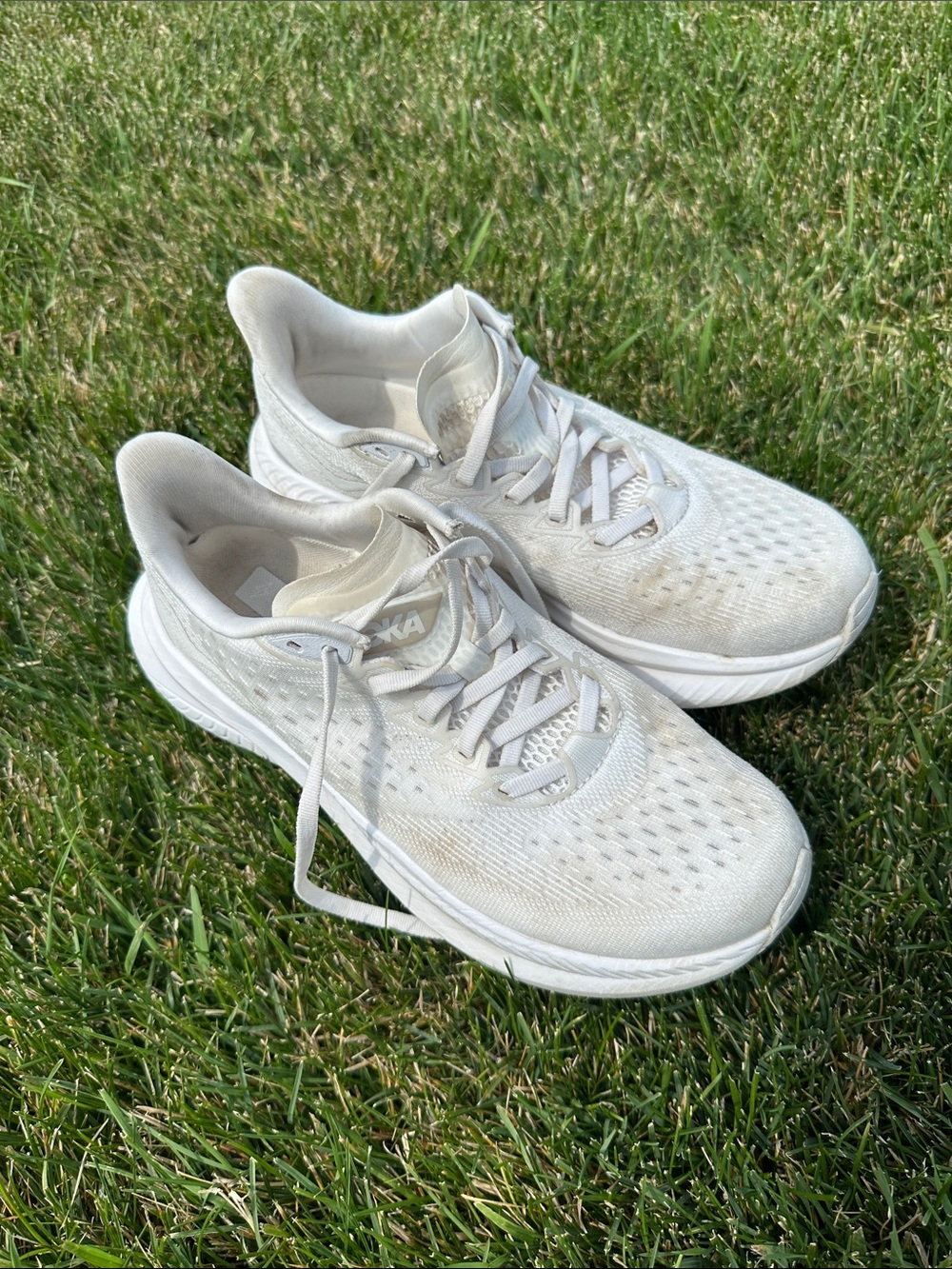 HOKA Mach 6 LA White Lightweight Running Shoes